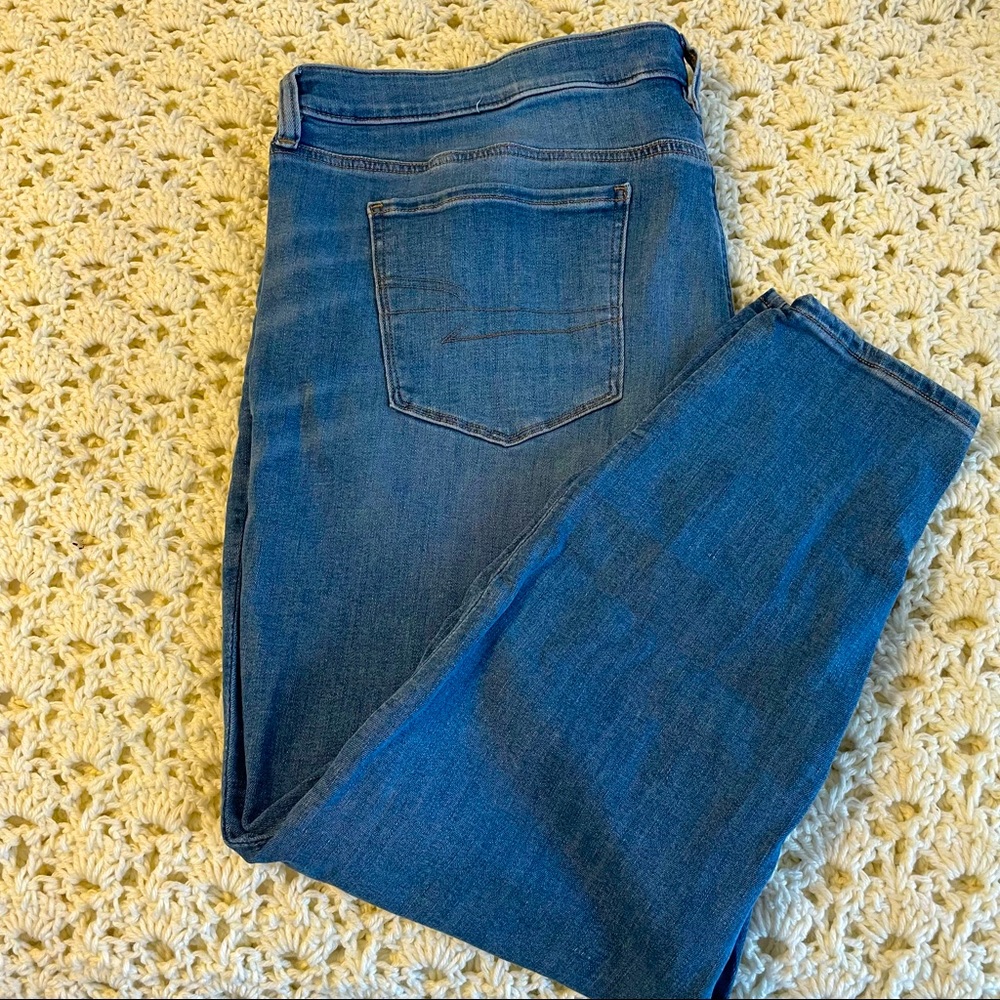 AMERICAN EAGLE | Women’s Medium-Wash Next Level Stretch Jegging